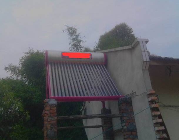 太陽能熱水器萬萬要這樣裝，才能防雷，提高安全性