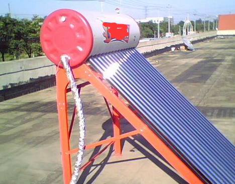 太陽能熱水器萬萬要這樣裝，才能防雷，提高安全性