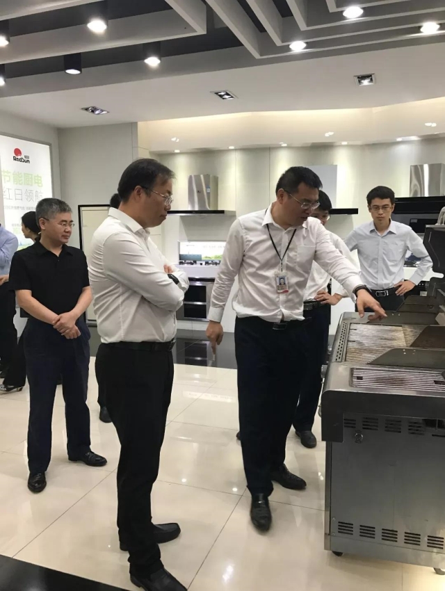 廣州市白云區(qū)領(lǐng)導蒞臨紅日燃具有限公司調(diào)研指導工作 廣州市白云區(qū)領(lǐng)導蒞臨紅日燃具有限公司調(diào)研指導工作