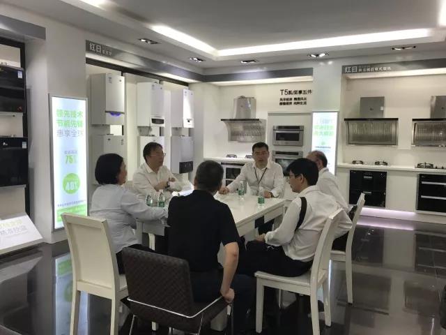 廣州市白云區(qū)領(lǐng)導蒞臨紅日燃具有限公司調(diào)研指導工作 廣州市白云區(qū)領(lǐng)導蒞臨紅日燃具有限公司調(diào)研指導工作