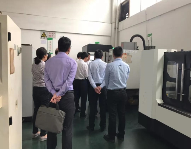 廣州市白云區(qū)領(lǐng)導蒞臨紅日燃具有限公司調(diào)研指導工作 廣州市白云區(qū)領(lǐng)導蒞臨紅日燃具有限公司調(diào)研指導工作