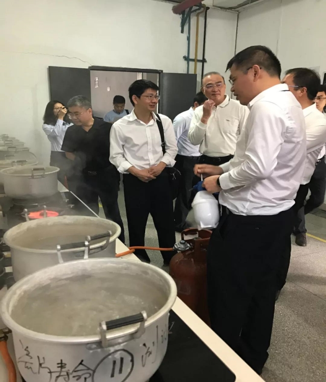廣州市白云區(qū)領(lǐng)導蒞臨紅日燃具有限公司調(diào)研指導工作 廣州市白云區(qū)領(lǐng)導蒞臨紅日燃具有限公司調(diào)研指導工作